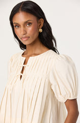 Pleated swing top
