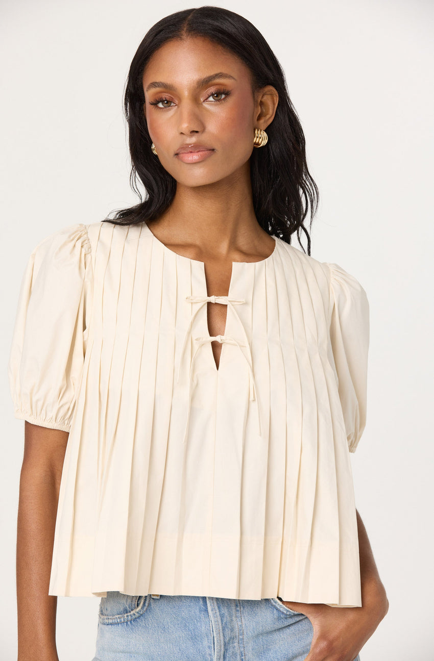 Pleated swing top